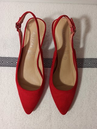 Zapato Marypaz y Bolso de fiesta rojos de segunda mano por 9 EUR en  Barcelona en WALLAPOP