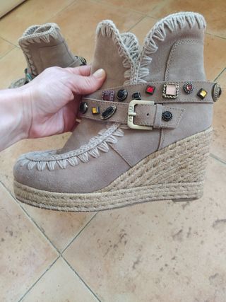 Botas verano MOU 39 de segunda mano por 45 EUR en Arboces en WALLAPOP