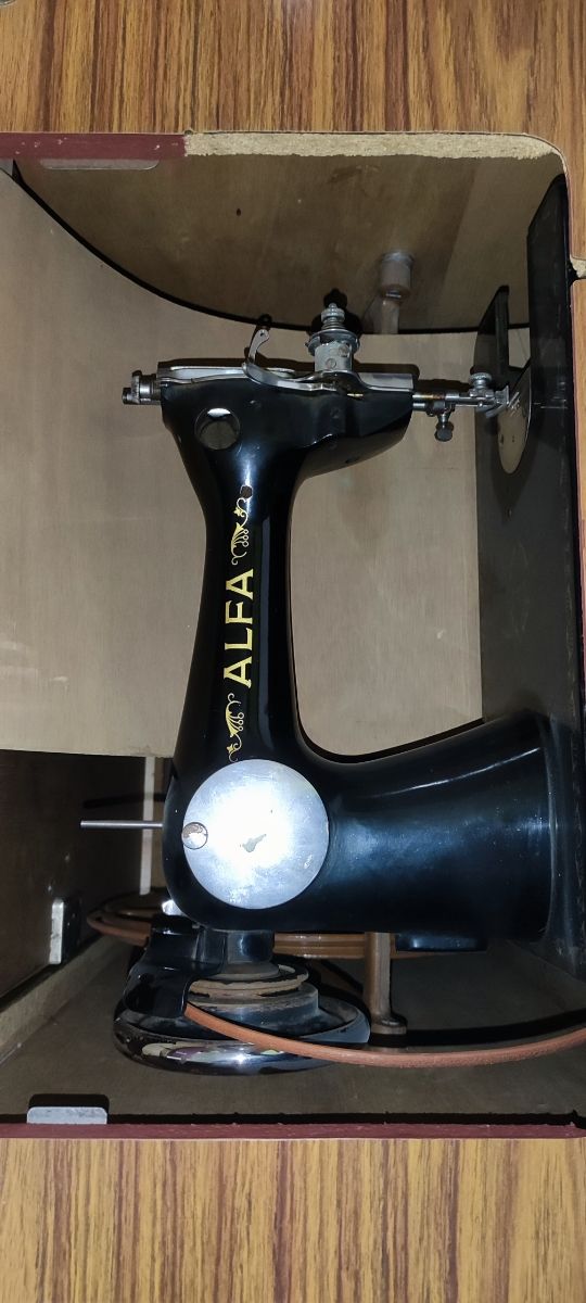 máquina de coser alfa con mueble