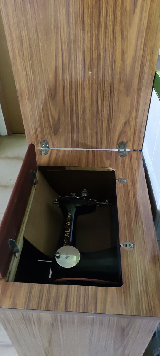 máquina de coser alfa con mueble