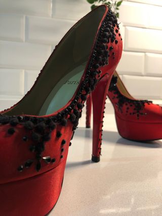 Zapatos Louboutin de segunda mano en WALLAPOP