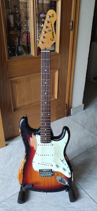 Guitarra Fender Jaguar de segunda mano en Madrid en WALLAPOP