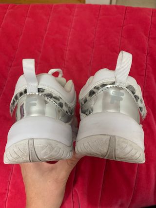 Zapatillas Fila leopardo de segunda mano por 5 EUR en Torrevieja en WALLAPOP