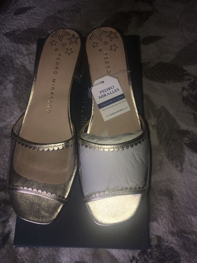 Sandalias Pedro Miralles T - 41 doradas 