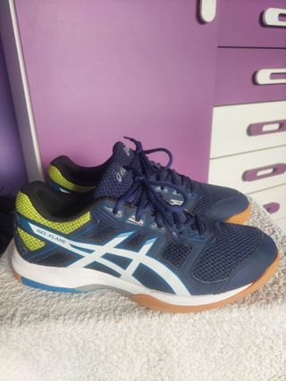 Zapatillas Asics talla 43 de segunda mano por 45 EUR en Moraleja en WALLAPOP