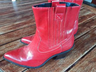Botas rojas Pull and Bear de segunda mano por 5 EUR en Las Palmas de Gran  Canaria en WALLAPOP