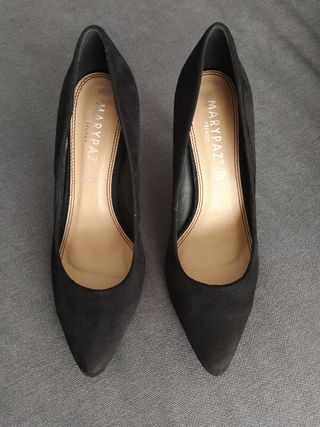 Zapato negro de salón Mary Paz n°38 de segunda mano por 15 EUR en Betanzos  en WALLAPOP