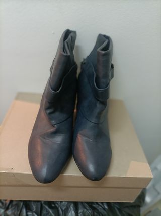 Botines. N.41 de segunda mano por 12 EUR en Madrid en WALLAPOP