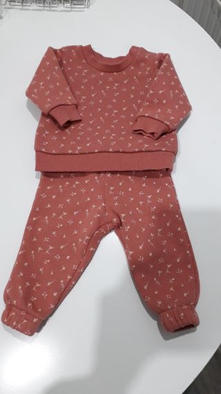 Chandal bebé niña Primark 3-6 m de segunda mano por 4 EUR en Colonia Pablo  Iglesias en WALLAPOP
