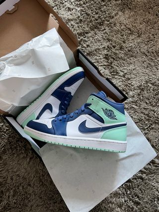 Air Jordan 1 Mid de segunda mano por 150 EUR en Badalona en WALLAPOP