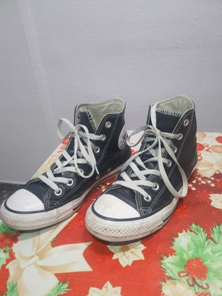 Converse de cuero negras talla 39 de segunda mano por 22 EUR en Valencia en  WALLAPOP