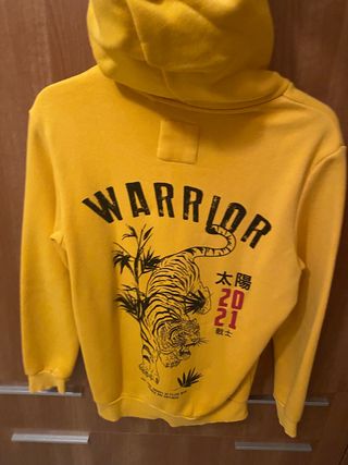 Sudadera amarilla hombre Bershka de segunda mano por 10 EUR en Poblete en  WALLAPOP