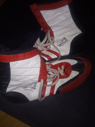 Botas de boxeo CHARLIE de segunda mano por 10 EUR en Barcelona en WALLAPOP