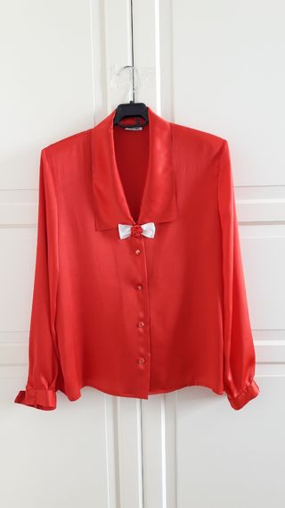 Blusa roja, El Corte Inglés. de segunda mano por 25 EUR en A Coruña en  WALLAPOP