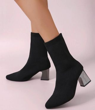 Botines shein de segunda mano por 8 EUR en Azucarera Leopoldo en WALLAPOP