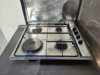 Cocina gas, horno eléctrico, tapa cocina y mueble de segunda mano por 120  EUR en Madrid en WALLAPOP