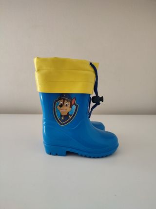 Botas de agua talla 22 de segunda mano por 8 EUR en Vilanova i la Geltrú en  WALLAPOP