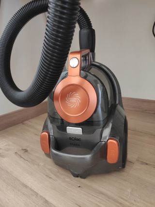Aspiradora Solac de segunda mano por 15 EUR en Barcelona en WALLAPOP