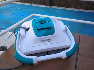 Limpiafondos Robot limpia piscinas eléctrico de segunda mano por 850 EUR en  Pozuelo de Alarcón en WALLAPOP