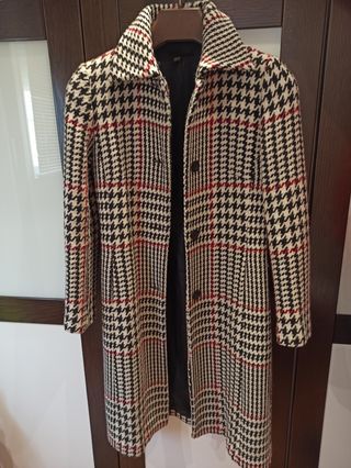 Abrigo Zara Talla M de segunda mano por 20 EUR en Abrigo Zara Talla M de segunda mano por 20 EUR en