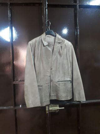Chaqueta de cuero talla 42 de el corte ingles de segunda mano por 15 EUR en  Bollullos Par del Condado en WALLAPOP