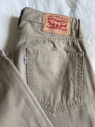 Pantalón Levi,s Strauss \u0026amp; Co de segunda mano por 28 EUR en Madrid en  WALLAPOP
