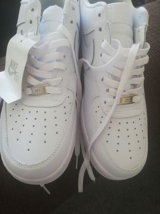 Zapatillas nike air force nuevas talla 44 de segunda mano por 50 EUR en  Madrid en WALLAPOP
