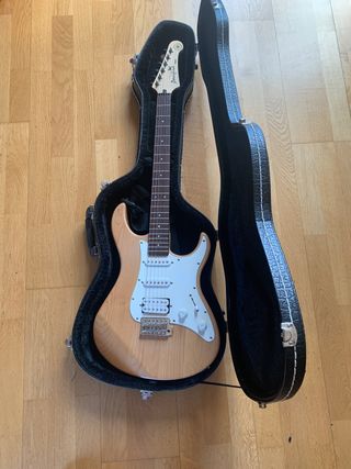 Guitarra eléctrica Yamaha pacífica 112 de segunda mano por 200 EUR en  Oviedo en WALLAPOP