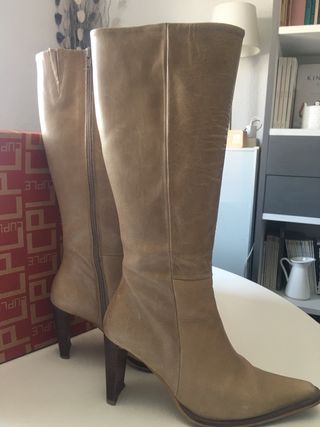 Botas altas CUPLÉ T.39 de segunda mano por 40 EUR en Valencia en WALLAPOP