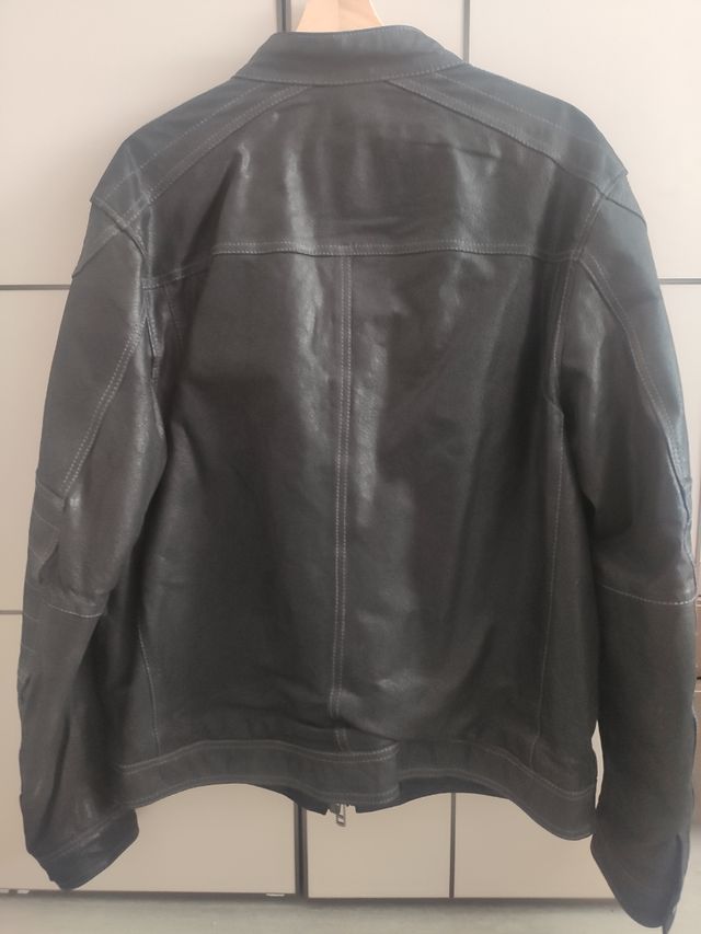 CHAQUETA DE CUERO MOTOCICLETA.