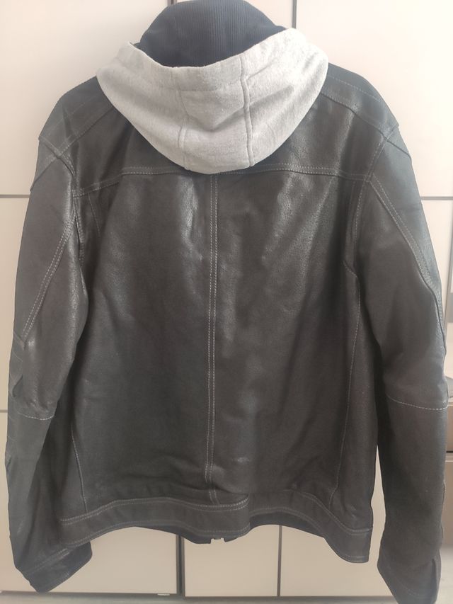 CHAQUETA DE CUERO MOTOCICLETA.