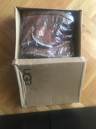 Botas UGG Chica de segunda mano por 15 EUR en Alcobendas en WALLAPOP