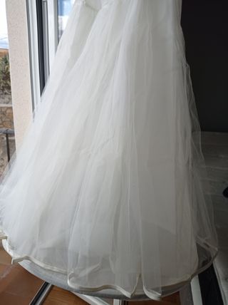 Cancán vestido novia de segunda mano por 25 EUR en El Vellón en WALLAPOP