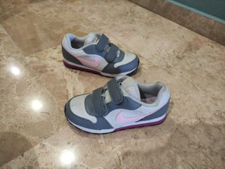 Zapatillas Nike unisex talla 33 de segunda mano por 9 EUR en El Realon en  WALLAPOP