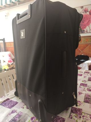Maleta de viaje de gran tamaño 70x50x30 en Alcalá de Guadaíra en WALLAPOP