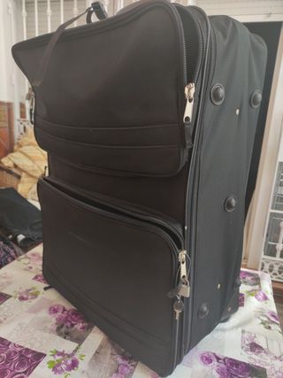 Maleta de viaje de gran tamaño 70x50x30 en Alcalá de Guadaíra en WALLAPOP