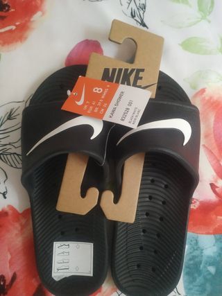 Chanclas Nike nuevas 40\\/41 de segunda mano por 21 EUR en Almería en  WALLAPOP