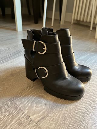 Botines Pull and Bear tacón de segunda mano en WALLAPOP