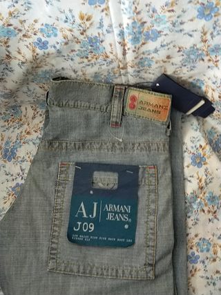 Pantalones. ARMANI ,mujer no :33 auténtico, de segunda mano por 65 EUR en  Torrevieja en WALLAPOP