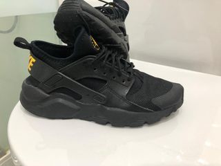 Nike huarache. Talla 38,5 de segunda mano por 40 EUR en Vitoria-Gasteiz en  WALLAPOP