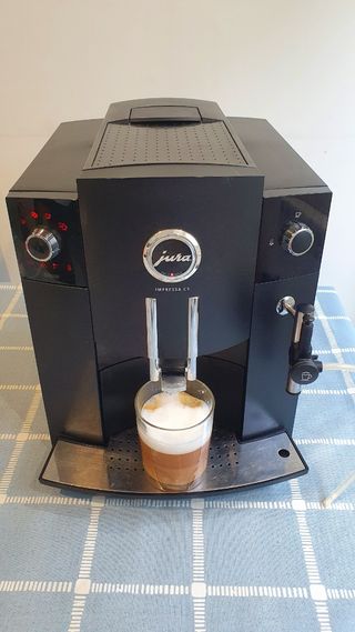 Cafetera súperautomática jura impressa c5 de segunda mano por 200 EUR en  Donostia-San Sebastián en WALLAPOP