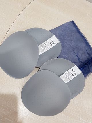 Relleno de culo 2 pares para los vaqueros Salsa de segunda mano por 20 EUR  en Alcalá de Henares en WALLAPOP
