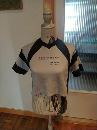 Sudadera manga corta adidas de segunda mano por 10 EUR en Pamplona en  WALLAPOP