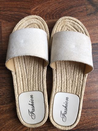 Sandalias de mimbre de segunda mano por 5 EUR en Realejo Bajo en WALLAPOP