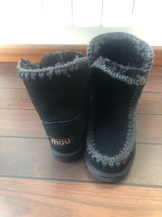 Mou negras de segunda mano por 50 EUR en Ponferrada en WALLAPOP