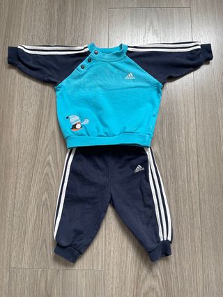 Chandal Adidas bebe de segunda mano en Barcelona en WALLAPOP