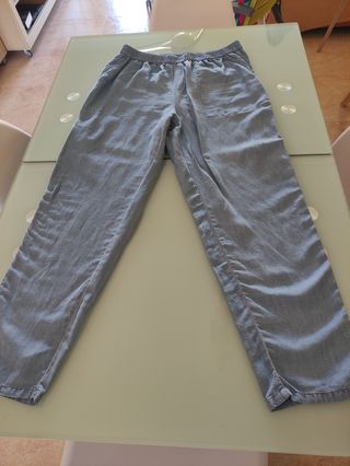 Pantalones vaqueros finos violeta mango de segunda mano por 11 EUR en Playa  de Gandia en WALLAPOP