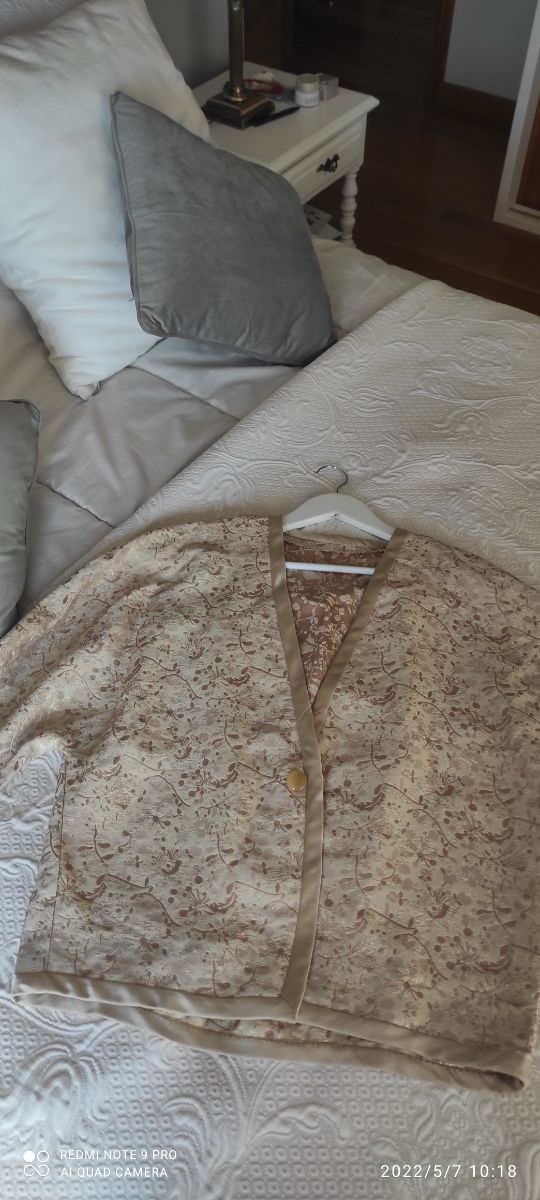 Chaqueta señora beis y dorado