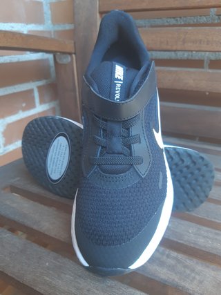 Nike Revolution 5 PSV. Talla 34 de segunda mano por 37 EUR en Molino de La  Hoz en WALLAPOP