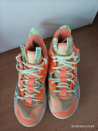 Zapatillas de baloncesto marca Jordan talla 39 de segunda mano por 35 EUR  en Terrassa en WALLAPOP